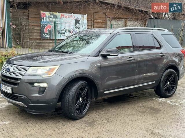 Серый Форд Эксплорер, объемом двигателя 3.5 л и пробегом 129 тыс. км за 20900 $, фото 5 на Automoto.ua
