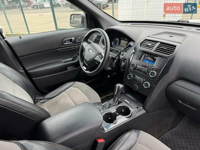Серый Форд Эксплорер, объемом двигателя 3.73 л и пробегом 272 тыс. км за 17990 $, фото 29 на Automoto.ua