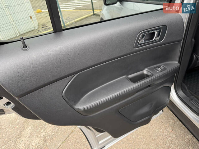 Серый Форд Эксплорер, объемом двигателя 3.73 л и пробегом 272 тыс. км за 17990 $, фото 23 на Automoto.ua