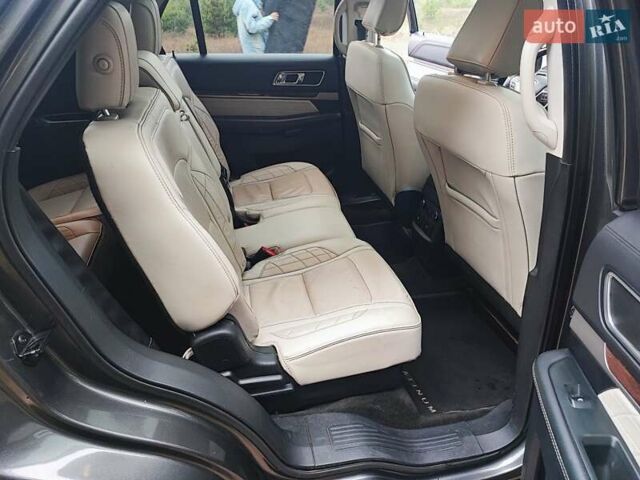 Серый Форд Эксплорер, объемом двигателя 3.5 л и пробегом 159 тыс. км за 22800 $, фото 18 на Automoto.ua