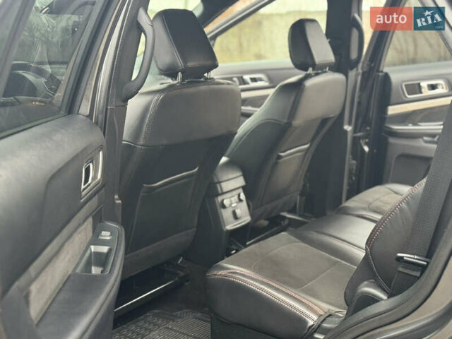 Сірий Форд Експлорер, об'ємом двигуна 3.5 л та пробігом 126 тис. км за 19999 $, фото 40 на Automoto.ua