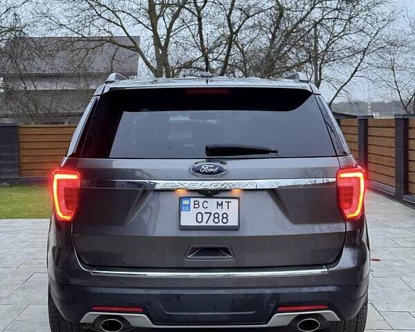 Серый Форд Эксплорер, объемом двигателя 3.5 л и пробегом 129 тыс. км за 20900 $, фото 11 на Automoto.ua