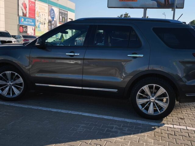 Серый Форд Эксплорер, объемом двигателя 3.5 л и пробегом 142 тыс. км за 17900 $, фото 2 на Automoto.ua