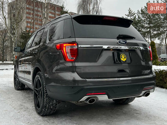Серый Форд Эксплорер, объемом двигателя 3.5 л и пробегом 130 тыс. км за 19200 $, фото 4 на Automoto.ua