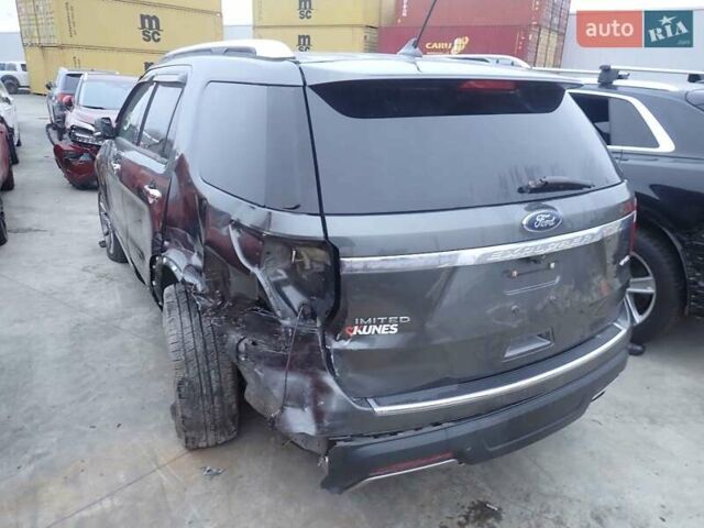 Серый Форд Эксплорер, объемом двигателя 3.5 л и пробегом 198 тыс. км за 14300 $, фото 6 на Automoto.ua