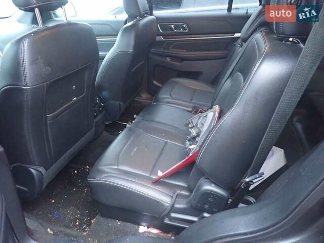 Серый Форд Эксплорер, объемом двигателя 3.5 л и пробегом 198 тыс. км за 14300 $, фото 15 на Automoto.ua