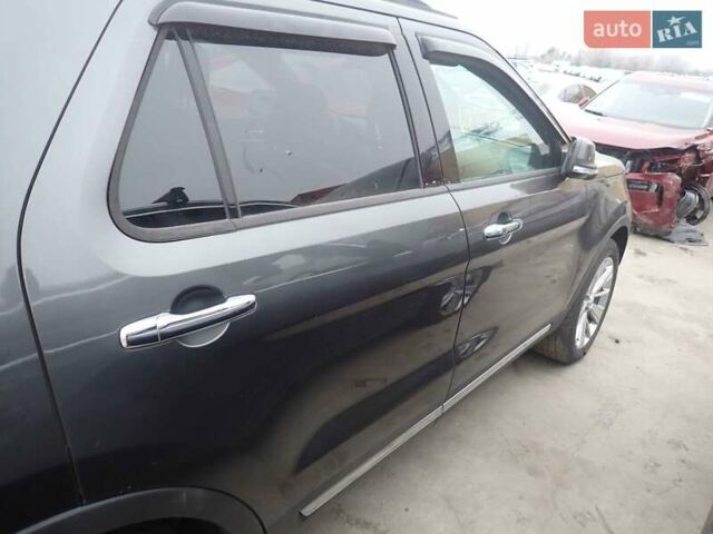 Серый Форд Эксплорер, объемом двигателя 3.5 л и пробегом 198 тыс. км за 14300 $, фото 8 на Automoto.ua