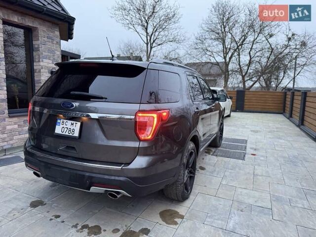 Серый Форд Эксплорер, объемом двигателя 3.5 л и пробегом 129 тыс. км за 20900 $, фото 14 на Automoto.ua