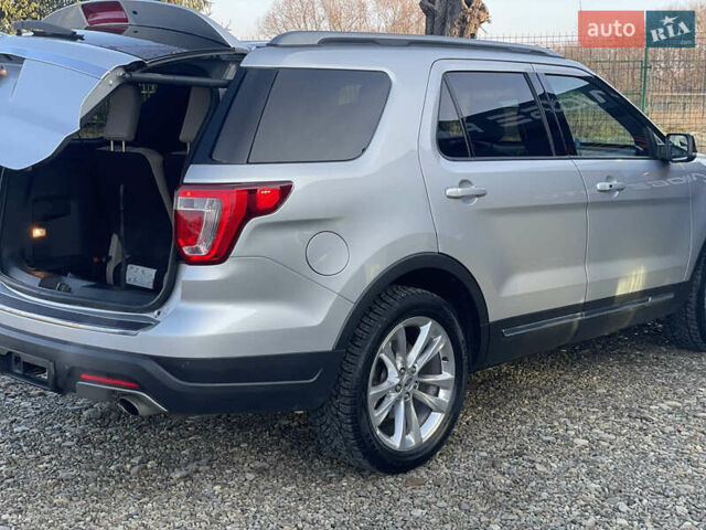 Серый Форд Эксплорер, объемом двигателя 3.5 л и пробегом 145 тыс. км за 16490 $, фото 5 на Automoto.ua