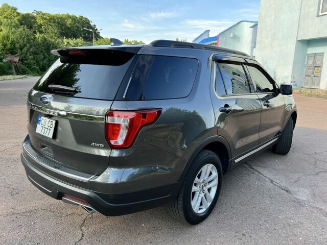 Серый Форд Эксплорер, объемом двигателя 3.5 л и пробегом 125 тыс. км за 465 $, фото 2 на Automoto.ua