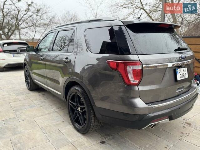 Серый Форд Эксплорер, объемом двигателя 3.5 л и пробегом 129 тыс. км за 20900 $, фото 6 на Automoto.ua
