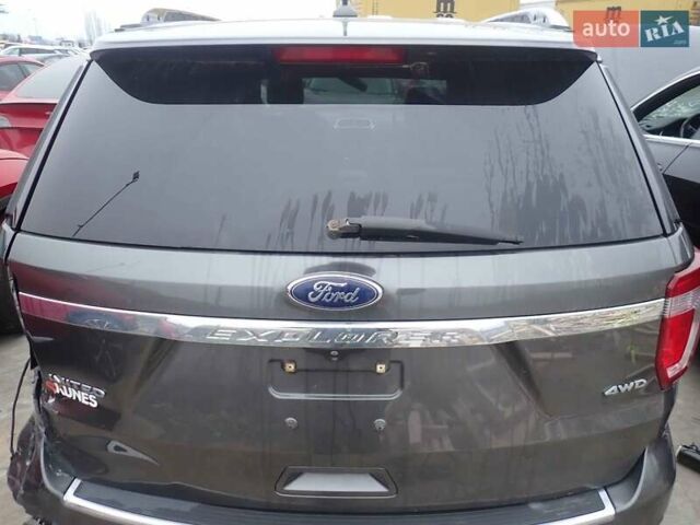 Серый Форд Эксплорер, объемом двигателя 3.5 л и пробегом 198 тыс. км за 14300 $, фото 10 на Automoto.ua