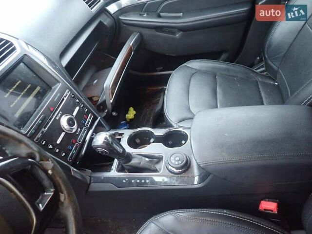 Серый Форд Эксплорер, объемом двигателя 3.5 л и пробегом 198 тыс. км за 14300 $, фото 11 на Automoto.ua