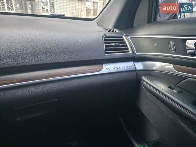 Серый Форд Эксплорер, объемом двигателя 3.5 л и пробегом 99 тыс. км за 24600 $, фото 16 на Automoto.ua