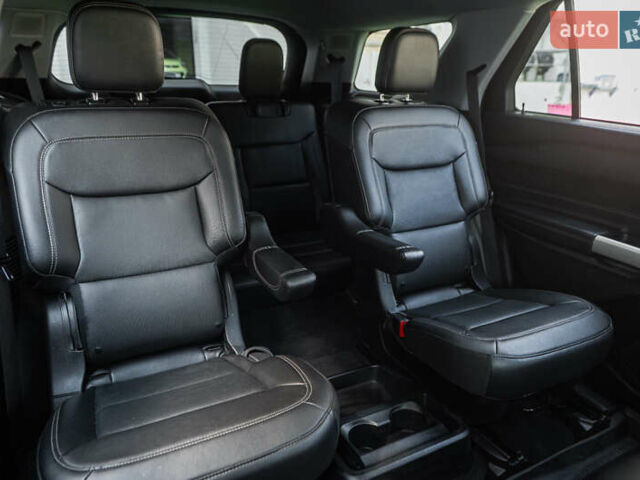 Серый Форд Эксплорер, объемом двигателя 3.3 л и пробегом 97 тыс. км за 33300 $, фото 60 на Automoto.ua