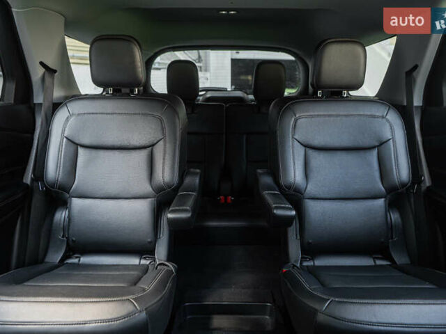 Серый Форд Эксплорер, объемом двигателя 3.3 л и пробегом 97 тыс. км за 33300 $, фото 61 на Automoto.ua