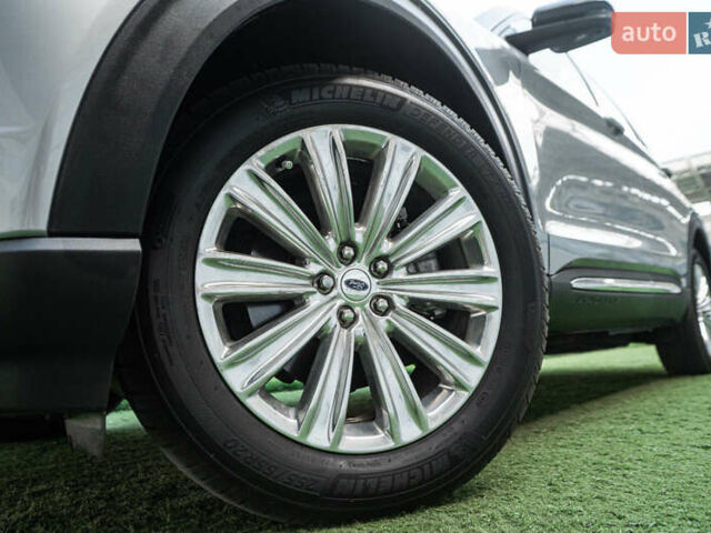 Серый Форд Эксплорер, объемом двигателя 3.3 л и пробегом 97 тыс. км за 33300 $, фото 5 на Automoto.ua