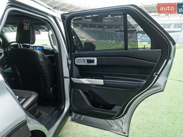 Серый Форд Эксплорер, объемом двигателя 3.3 л и пробегом 97 тыс. км за 33300 $, фото 25 на Automoto.ua