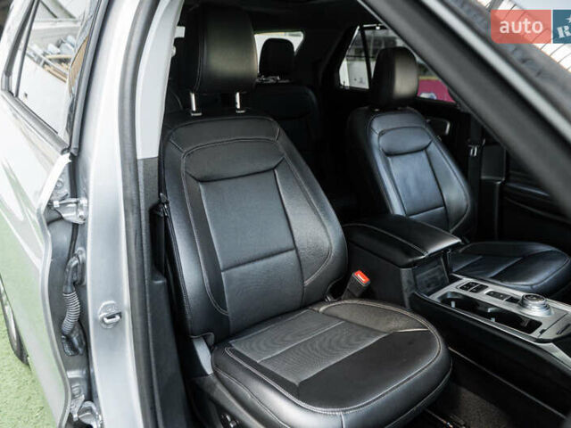 Серый Форд Эксплорер, объемом двигателя 3.3 л и пробегом 97 тыс. км за 33300 $, фото 58 на Automoto.ua