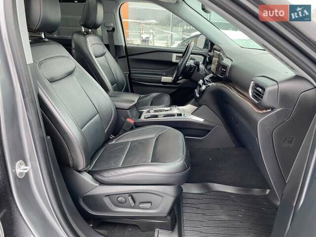 Серый Форд Эксплорер, объемом двигателя 3.34 л и пробегом 105 тыс. км за 35600 $, фото 31 на Automoto.ua