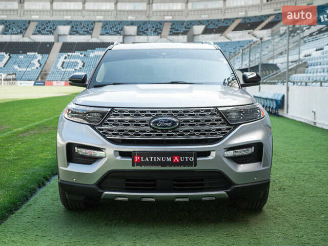 Серый Форд Эксплорер, объемом двигателя 3.3 л и пробегом 97 тыс. км за 33300 $, фото 2 на Automoto.ua