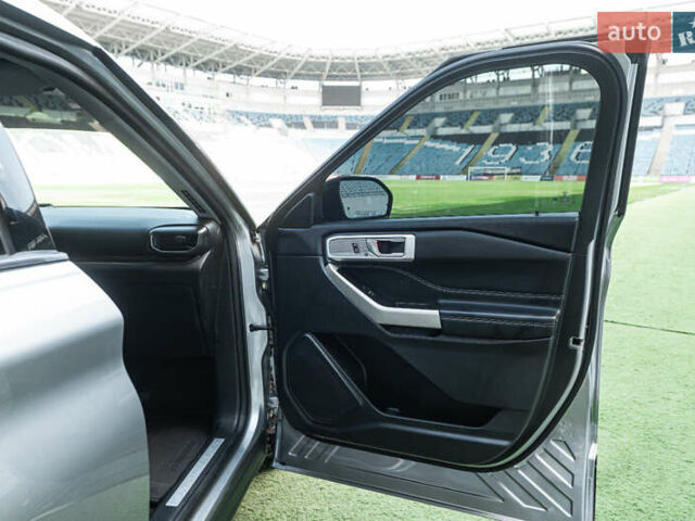 Серый Форд Эксплорер, объемом двигателя 3.3 л и пробегом 97 тыс. км за 33300 $, фото 20 на Automoto.ua