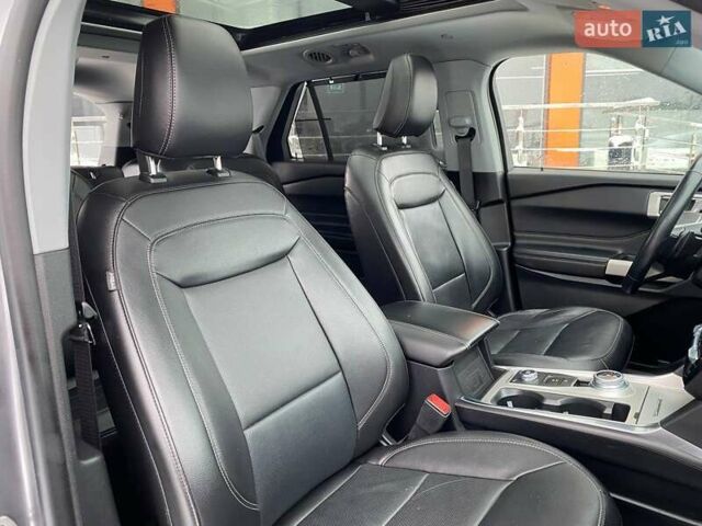 Серый Форд Эксплорер, объемом двигателя 3.34 л и пробегом 105 тыс. км за 35600 $, фото 32 на Automoto.ua