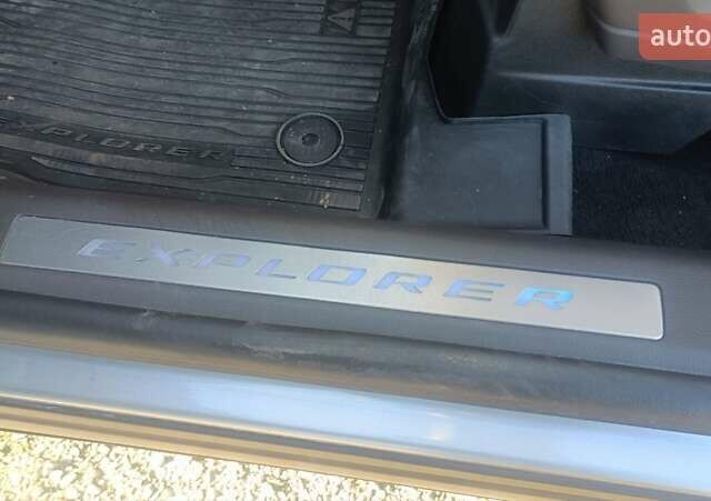 Сірий Форд Експлорер, об'ємом двигуна 3 л та пробігом 65 тис. км за 34000 $, фото 18 на Automoto.ua