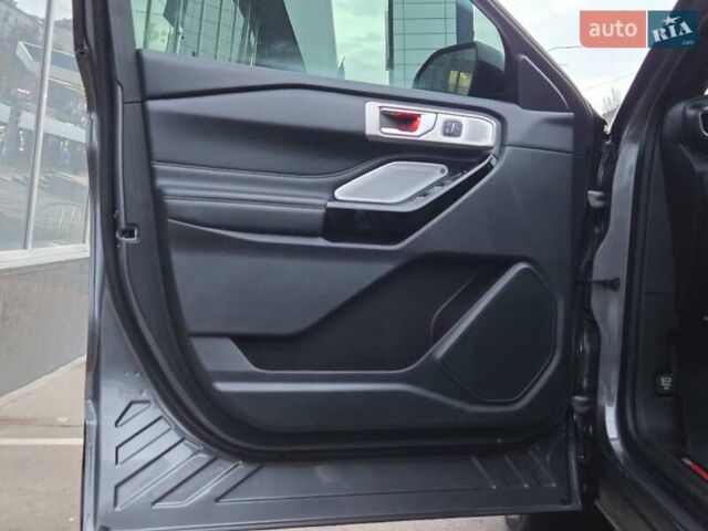 Серый Форд Эксплорер, объемом двигателя 3 л и пробегом 43 тыс. км за 39500 $, фото 14 на Automoto.ua