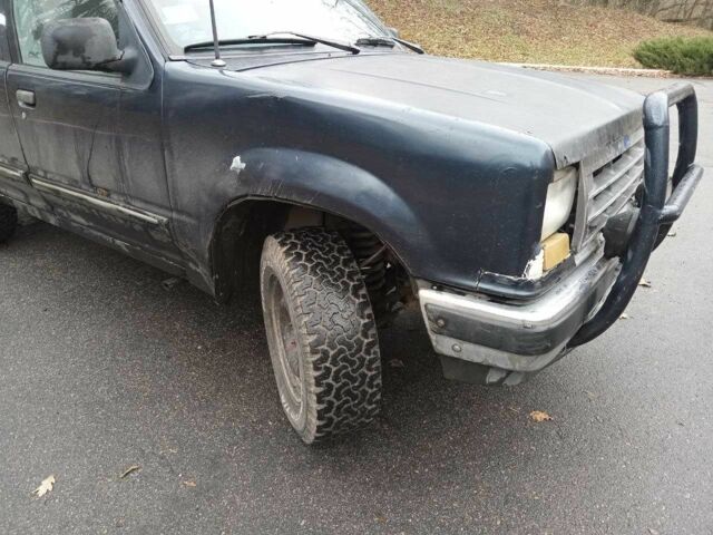 Синій Форд Експлорер, об'ємом двигуна 4 л та пробігом 250 тис. км за 1600 $, фото 4 на Automoto.ua