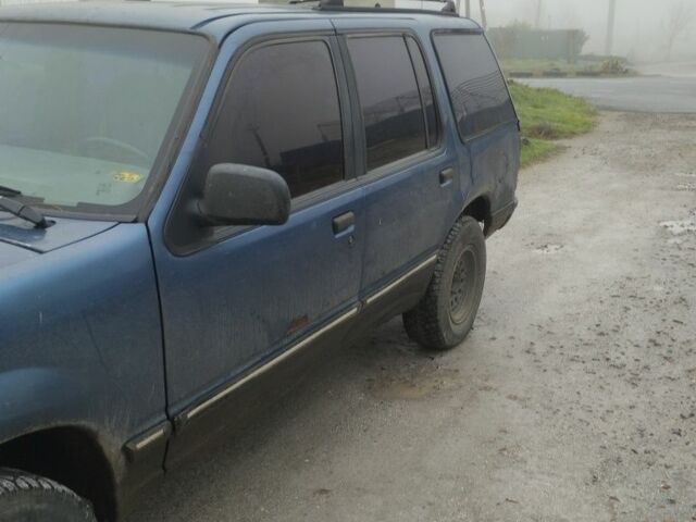 Синий Форд Эксплорер, объемом двигателя 0 л и пробегом 380 тыс. км за 2800 $, фото 2 на Automoto.ua