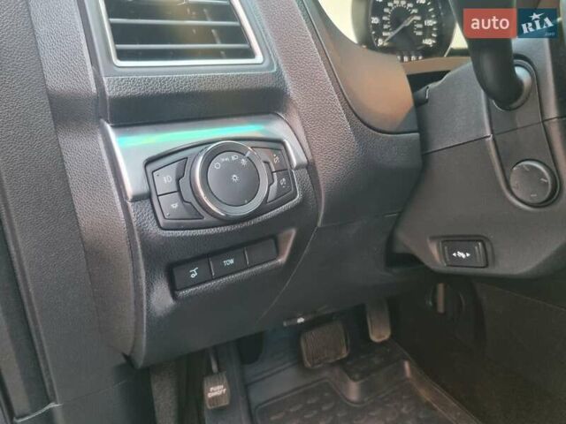 Синий Форд Эксплорер, объемом двигателя 3.5 л и пробегом 158 тыс. км за 18000 $, фото 17 на Automoto.ua