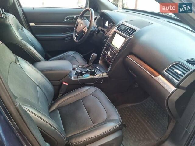 Синий Форд Эксплорер, объемом двигателя 3.5 л и пробегом 158 тыс. км за 18000 $, фото 8 на Automoto.ua