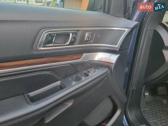 Синий Форд Эксплорер, объемом двигателя 3.5 л и пробегом 158 тыс. км за 18000 $, фото 19 на Automoto.ua