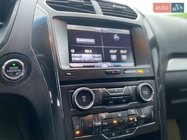 Синий Форд Эксплорер, объемом двигателя 2.3 л и пробегом 123 тыс. км за 14800 $, фото 13 на Automoto.ua