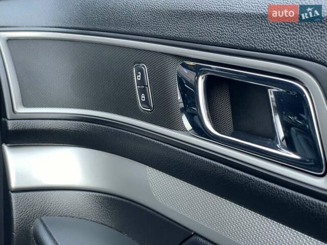 Синій Форд Експлорер, об'ємом двигуна 3.5 л та пробігом 205 тис. км за 16900 $, фото 49 на Automoto.ua