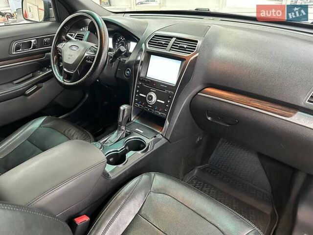 Синій Форд Експлорер, об'ємом двигуна 3.5 л та пробігом 232 тис. км за 15490 $, фото 33 на Automoto.ua