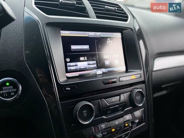 Синий Форд Эксплорер, объемом двигателя 2.3 л и пробегом 123 тыс. км за 14800 $, фото 17 на Automoto.ua