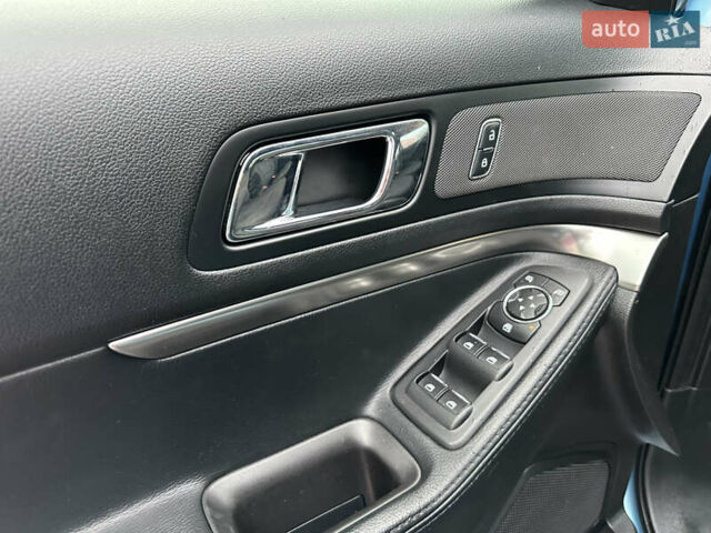 Синий Форд Эксплорер, объемом двигателя 3.73 л и пробегом 182 тыс. км за 12900 $, фото 6 на Automoto.ua