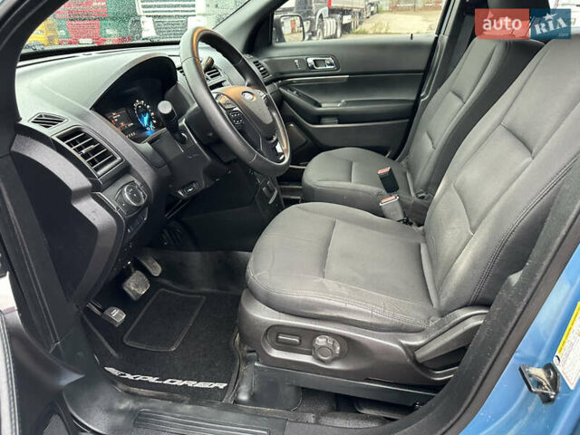 Синий Форд Эксплорер, объемом двигателя 3.73 л и пробегом 182 тыс. км за 12900 $, фото 7 на Automoto.ua