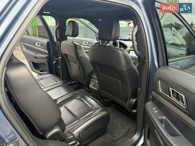 Синий Форд Эксплорер, объемом двигателя 3.5 л и пробегом 121 тыс. км за 23700 $, фото 20 на Automoto.ua