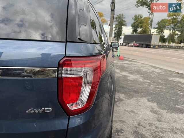 Синий Форд Эксплорер, объемом двигателя 3.5 л и пробегом 121 тыс. км за 23700 $, фото 5 на Automoto.ua