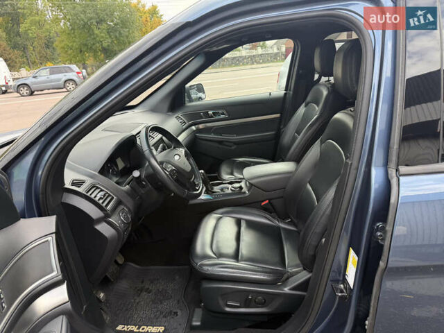 Синий Форд Эксплорер, объемом двигателя 3.5 л и пробегом 121 тыс. км за 23700 $, фото 13 на Automoto.ua