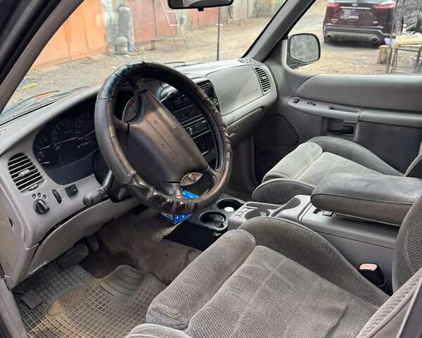 Зеленый Форд Эксплорер, объемом двигателя 3.96 л и пробегом 250 тыс. км за 3500 $, фото 6 на Automoto.ua