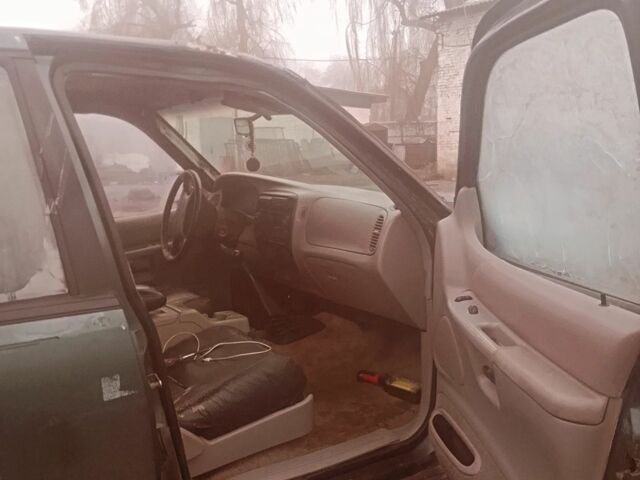 Зеленый Форд Эксплорер, объемом двигателя 4 л и пробегом 1 тыс. км за 1650 $, фото 3 на Automoto.ua