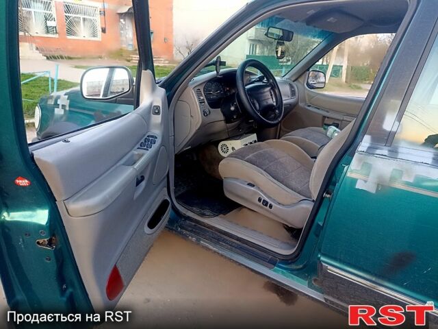 Форд Эксплорер 1997 в Краматорске на Automoto.ua Зеленый Форд Эксплорер, объемом двигателя 4 л и пробегом 224 тыс. км за 3500 $, фото 5 на Automoto.ua