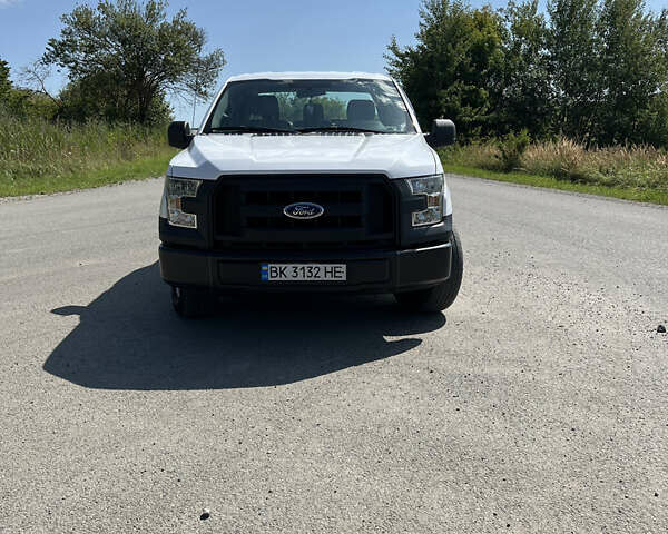 Белый Форд Ф-150, объемом двигателя 2.7 л и пробегом 192 тыс. км за 16700 $, фото 4 на Automoto.ua