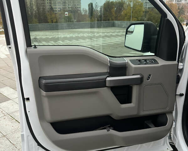 Белый Форд Ф-150, объемом двигателя 2.69 л и пробегом 230 тыс. км за 28000 $, фото 19 на Automoto.ua