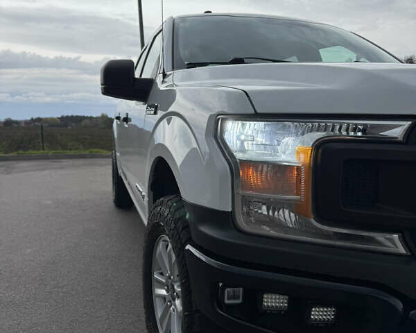 Білий Форд Ф-150, об'ємом двигуна 2.69 л та пробігом 145 тис. км за 31000 $, фото 6 на Automoto.ua