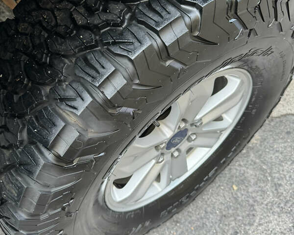 Черный Форд Ф-150, объемом двигателя 2.69 л и пробегом 94 тыс. км за 33000 $, фото 6 на Automoto.ua